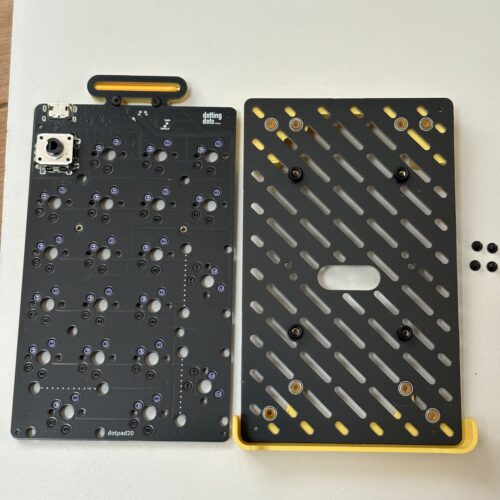 dotpad20テンキー｜STEP 8　基盤とボトムプレートを組み立てる｜